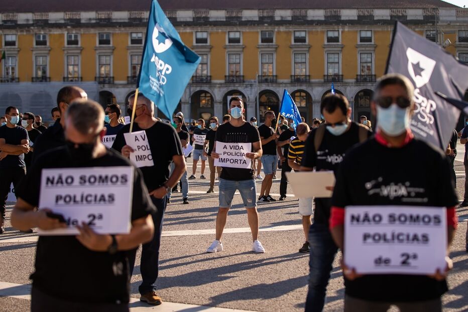 Protesto em frente ao Ministério da Administração Interna para contestar a proposta feita pelo Governo