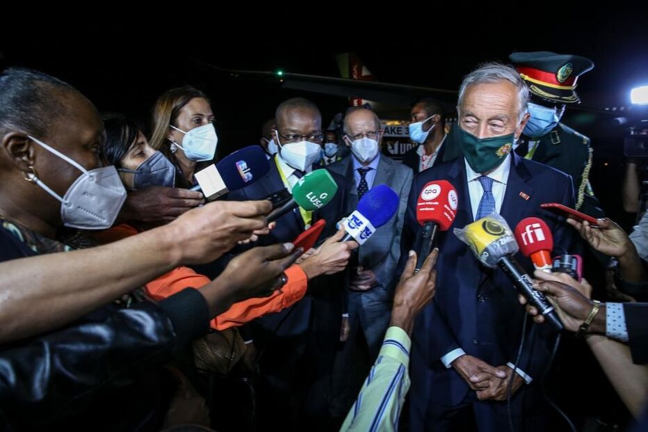 Portugal entrega a Angola primeira remessa de 50 mil vacinas contra a Covid-19