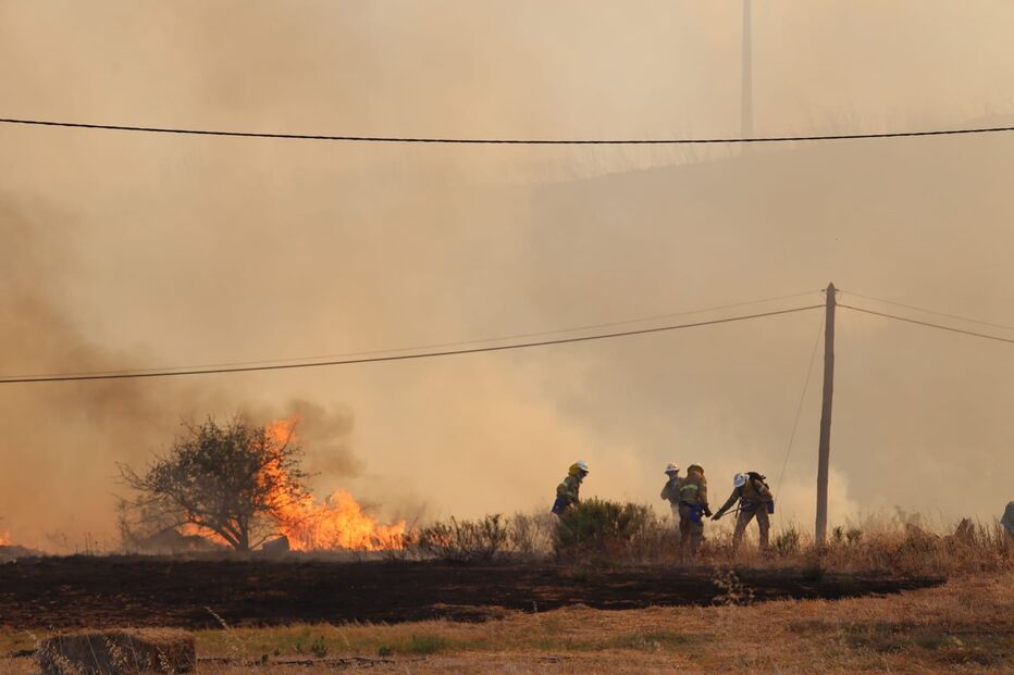  Centenas de operacionais combatem incêndio em Monchique