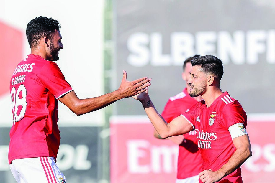 Gonçalo Ramos ganho o penálti que o capitão Pizzi viria a marcar ainda no primeiro tempo no Seixal 