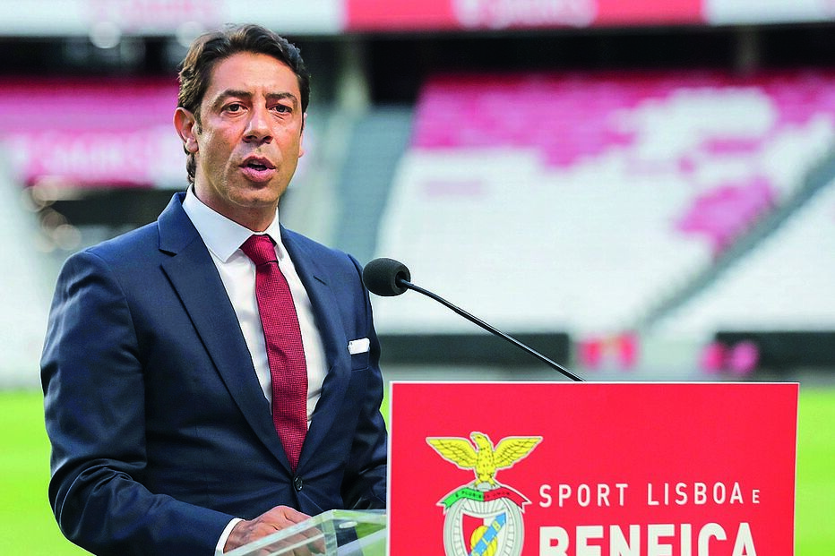 Órgãos sociais do Benfica demitem-se e clube vai a eleições