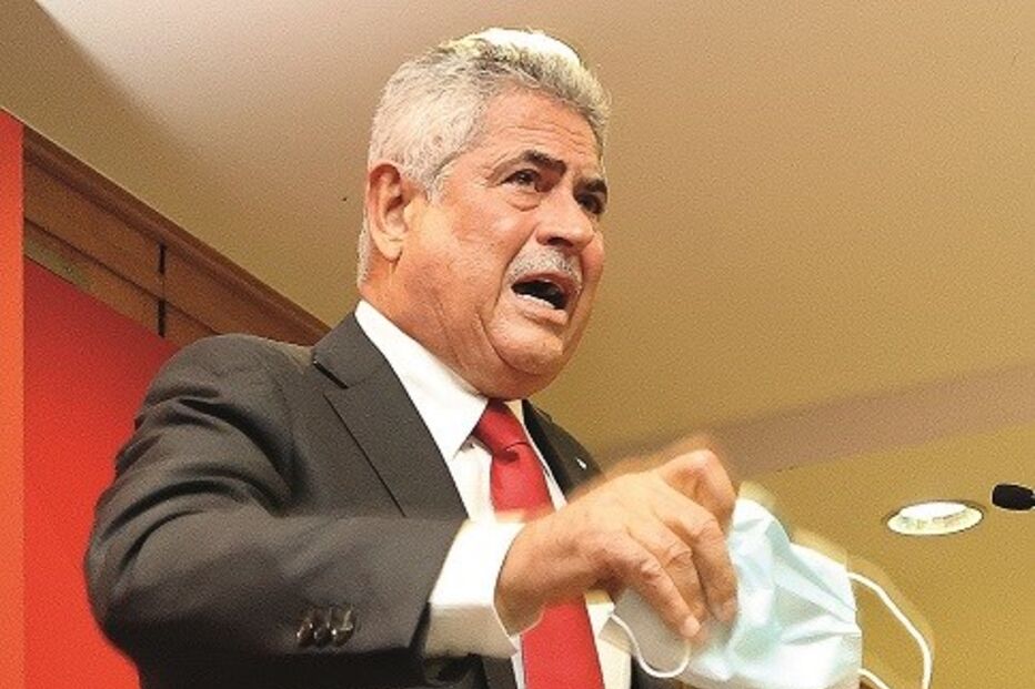 Luís Filipe Vieira é suspeito de agir em proveito próprio na venda de 25% da SAD encarnada e de ter desviado 2,5 milhões dos encarnados 