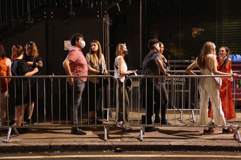 Discotecas reabrem no Reino Unido	