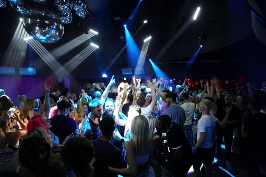 Discotecas sem máscara contra a Covid