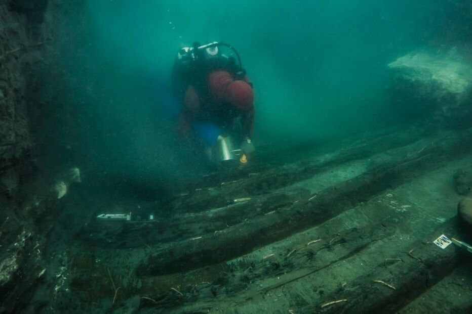 Encontrados vestígios de navio e cemitério em cidade submersa no Egipto