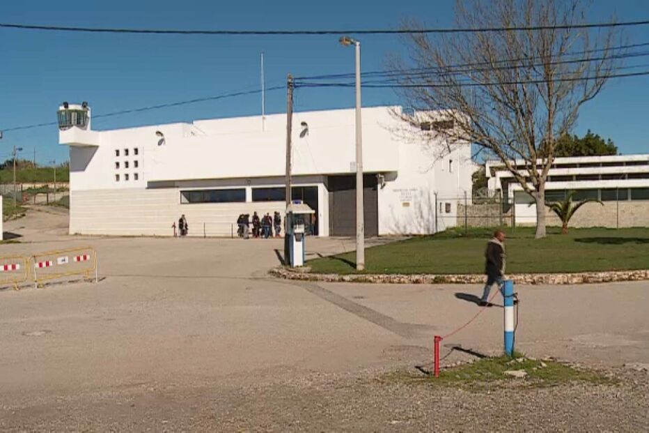 Assassinos admitidos em cursos superiores da Universidade aberta