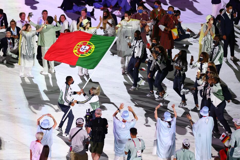 Telma Monteiro e Nélson Évora foram os porta-estandartes da comitiva lusa nos Jogos Olímpicos de Tóquio, encabeçando o desfile na cerimónia de abertura do evento