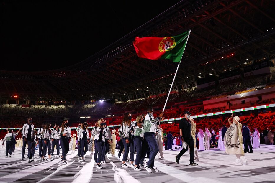 Telma Monteiro e Nélson Évora foram os porta-estandartes da comitiva lusa nos Jogos Olímpicos de Tóquio, encabeçando o desfile na cerimónia de abertura do evento