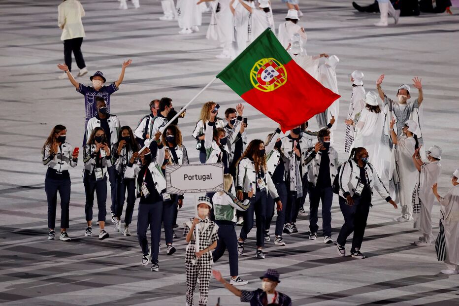 Telma Monteiro e Nélson Évora foram os porta-estandartes da comitiva lusa nos Jogos Olímpicos de Tóquio, encabeçando o desfile na cerimónia de abertura do evento