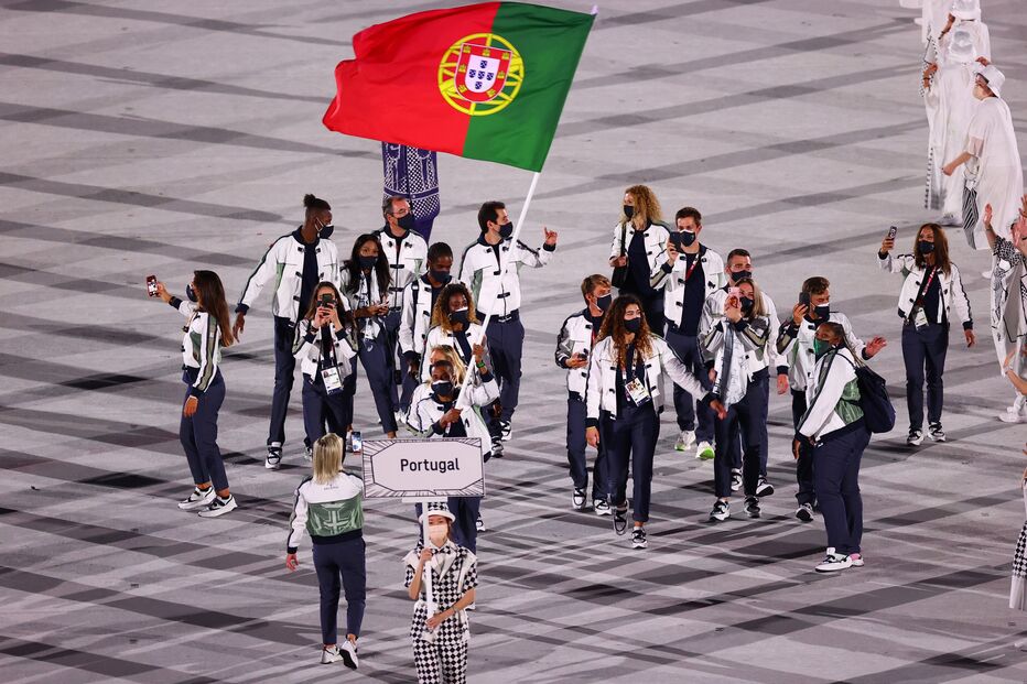 Telma Monteiro e Nélson Évora foram os porta-estandartes da comitiva lusa nos Jogos Olímpicos de Tóquio, encabeçando o desfile na cerimónia de abertura do evento