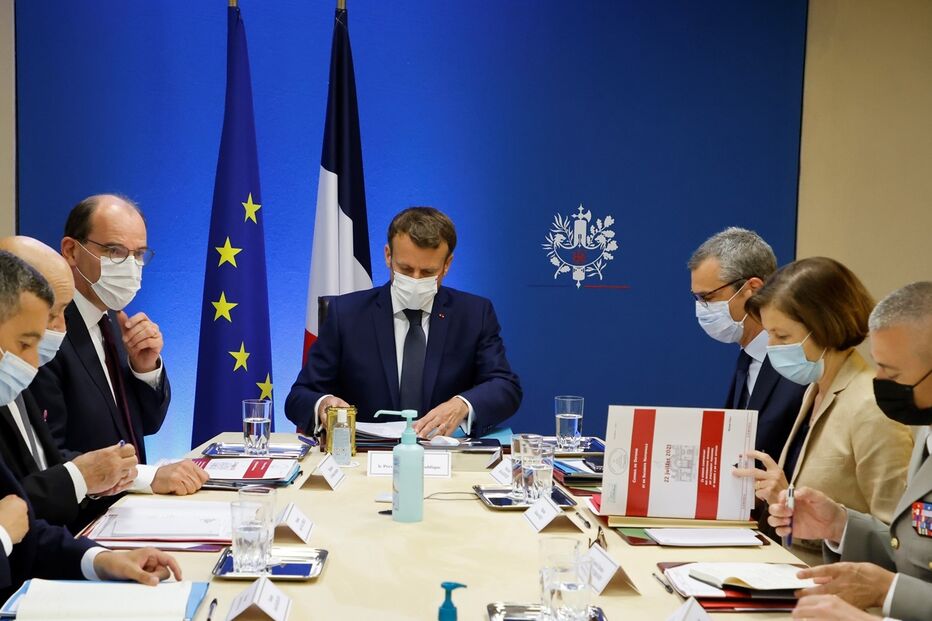 Macron manteve reunião com os seus ministros para debater medidas de combate à vigilância com o sistema Pegasus