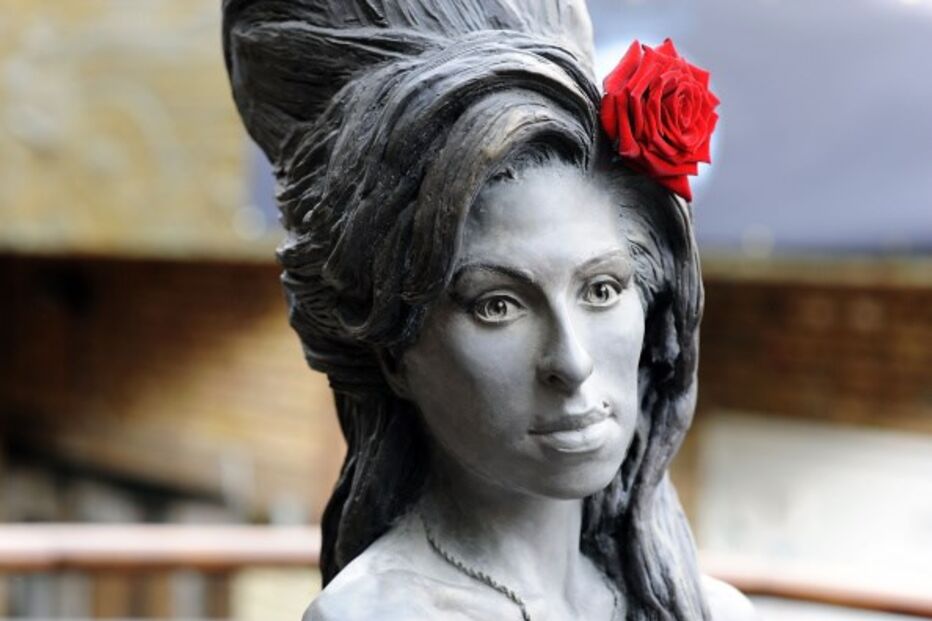 Estátua de Amy Winehuse em Camden