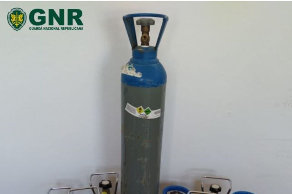 GNR apreende 11 garrafas de 'droga do riso' na Moita