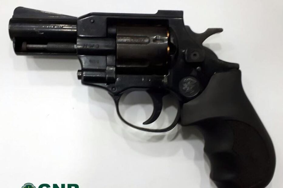 GNR apreende 11 garrafas de 'droga do riso' na Moita