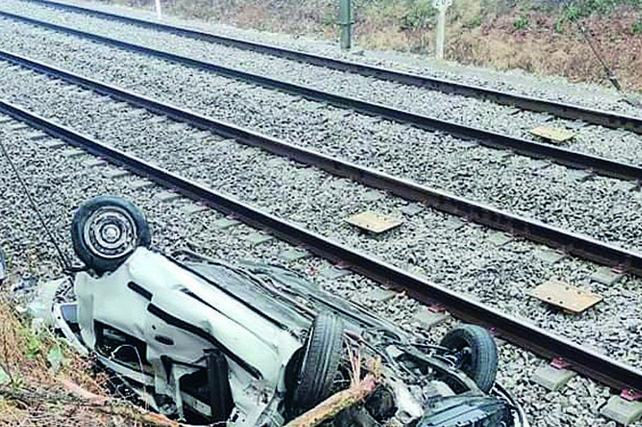 Comboio colheu viatura despistada