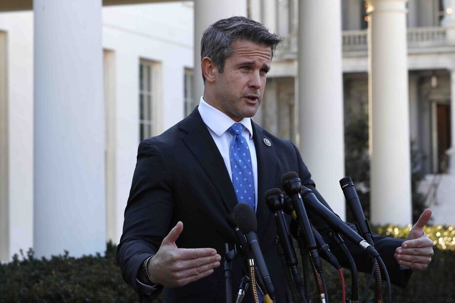 O republicano Adam Kinzinger