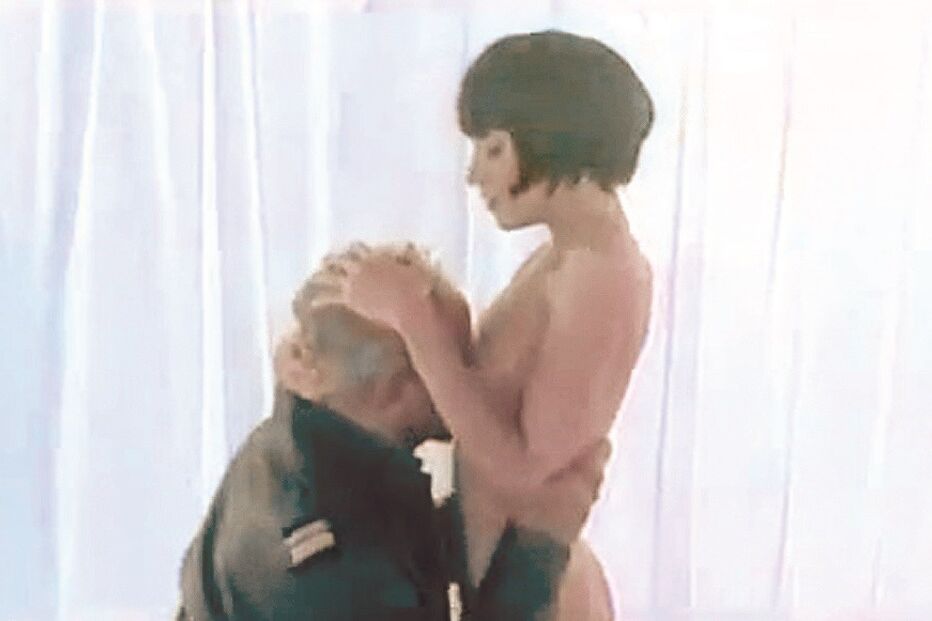 Otelo protagonizou cenas escaldantes com Julie Sergeant num clip da SIC para o programa ‘Sex Appeal’ 