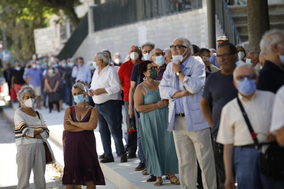 Dezenas nas cerimónias fúnebres de Otelo Saraiva de Carvalho