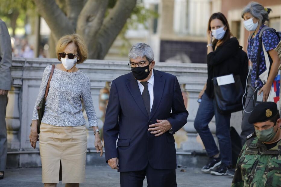 Dezenas nas cerimónias fúnebres de Otelo Saraiva de Carvalho