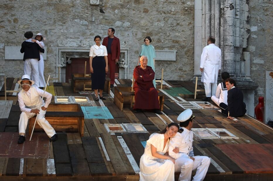 peça de teatro, atores, ruínas do Carmo