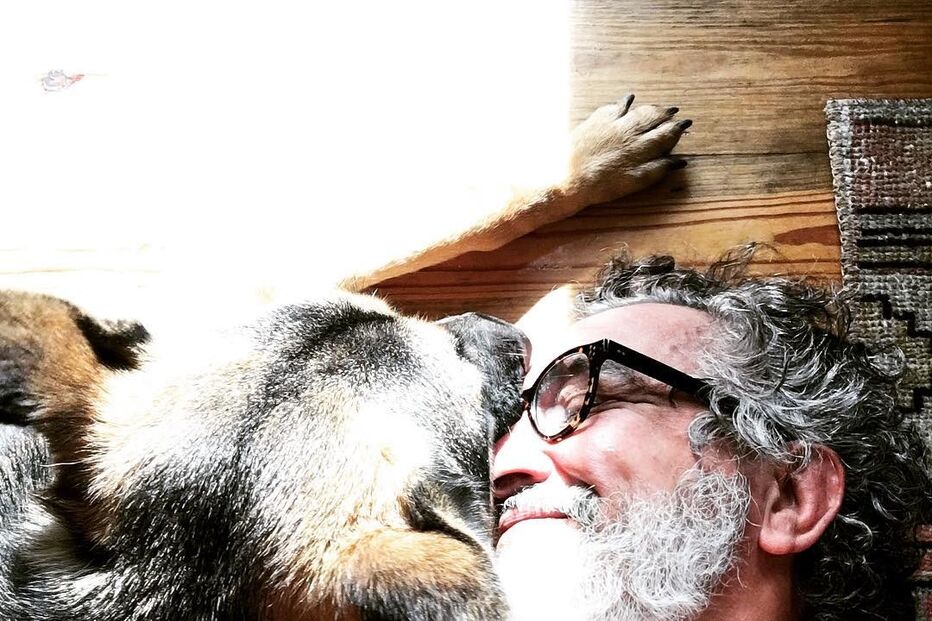 Rogério Samora e a cadela, Roca