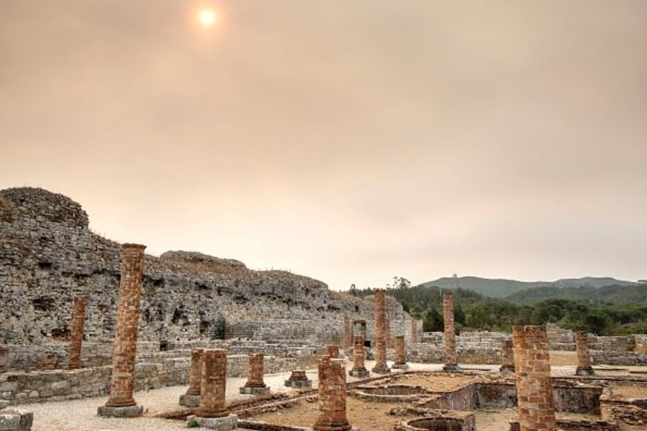 Escavações nas ruínas de Conímbriga 