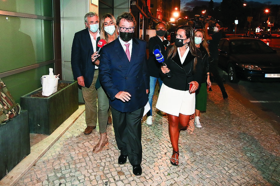 Manuel Pinho à saída do DCIAP depois de ter dado explicações sobre a sua relação com Ricardo Salgado  