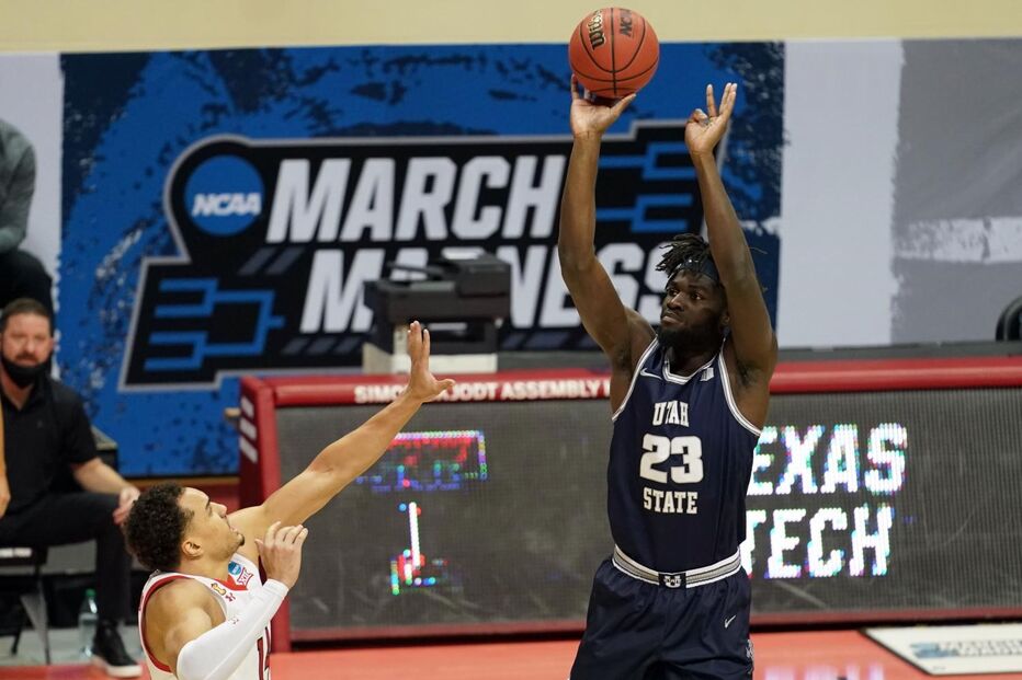 Neemias  Queta tem 22 anos, 2,13 metros e vai alinhar nos Sacramento Kings