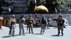 Talibãs reivindicam controlo de outras duas capitais provinciais no Afeganistão