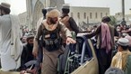 Responsáveis talibãs apelam para que mulheres façam parte do governo