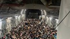 Aeronave C-17 da Força Aérea norte-americana saiu de Cabul no Afeganistão com 823 pessoas a bordo