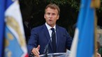 Macron e Johnson prometem medidas contra travessias ilegais no Canal da Mancha após naufrágio