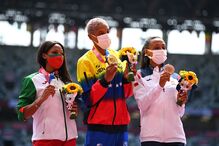 Patrícia Mamona, no pódio dos Jogos Olímpicos