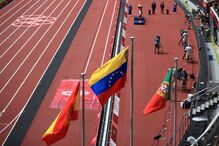 Bandeira portuguesa hasteada no Estádio Olímpico