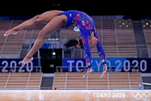 Simone Biles na trave