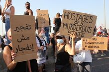 Manifestantes assinalavam o primeiro aniversário da explosão do porto de Beirute