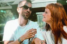 Carolina com o músico Jepê 