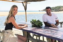 Luís Figo e Helen Svedin desfrutam de momentos a dois no Algarve  