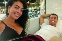 Georgina Rodríguez e Cristiano Ronaldo namoram no iate do craque 