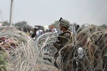 Milhares de pessoas bloqueiam acessos ao Aeroporto de Cabul	