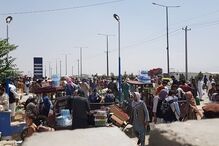 Milhares de pessoas bloqueiam acessos ao Aeroporto de Cabul	