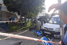 Homem ferido após despiste com capotamento de um jipe em Lisboa