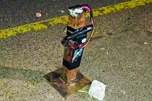 Criminosos deixaram bombas nas ruas. A explosão de uma delas feriu gravemente um jovem de 25 anos