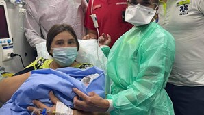 Bombeiros de Freixo de Espada à Cinta ajudam bebé a nascer numa ambulância 