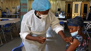 Angola alarga prazo de vacinação obrigatória para acesso a instituições e serviços