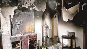 PJ investiga incêndio em prédio no Cacém. Fogo colocou 60 moradores em risco