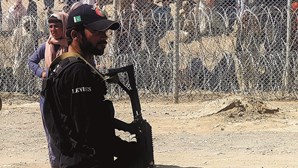 Talibãs reforçam avanço sobre capital do Afeganistão