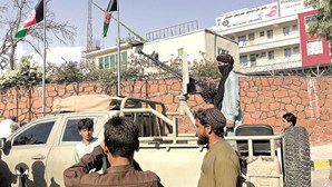 Talibãs tomam Cabul e regressam ao poder no Afeganistão