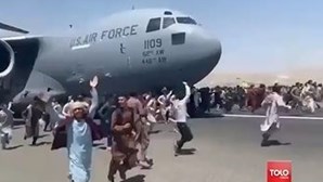 Tráfego retomado no aeroporto de Cabul, segundo o Pentágono