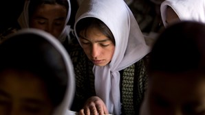 UNICEF diz que alguns talibãs apoiam a educação de raparigas afegãs